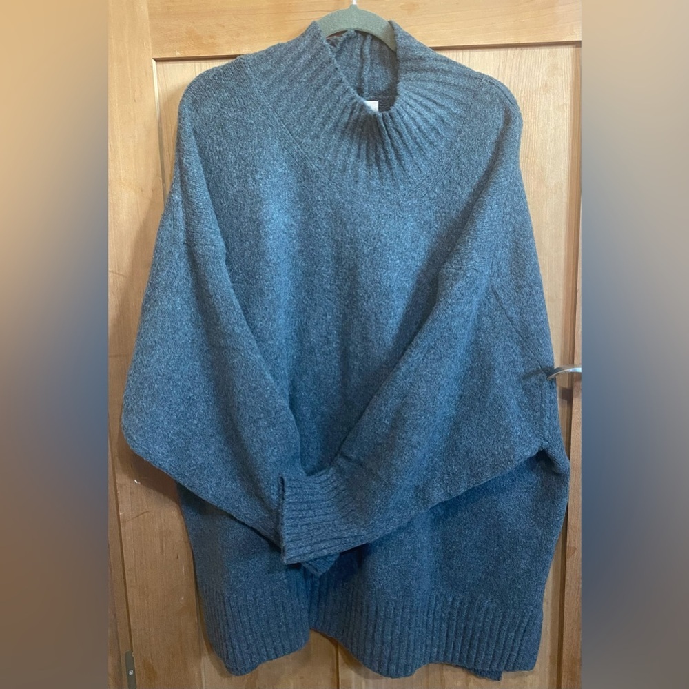 Gray Crew Neck Sweater with Ribbed Texture and Dolman Sleeves - Picture 1 of 3